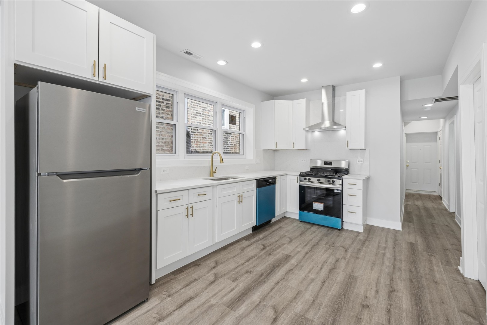 4044 W Kamerling Avenue 2