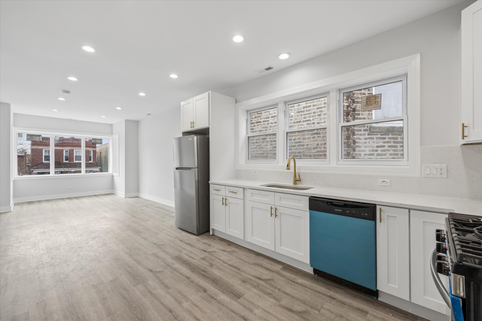 4044 W Kamerling Avenue 2