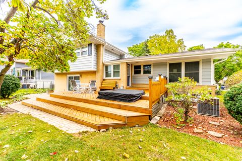 Tiny photo for 2002 N Eastwood Drive, Arlington Heights, IL 60004 (MLS # 12542896)