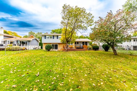 Tiny photo for 2002 N Eastwood Drive, Arlington Heights, IL 60004 (MLS # 12542896)
