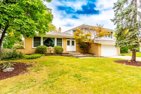 Photo of 2002 N Eastwood Drive, Arlington Heights, IL 60004 (MLS # 12542896)