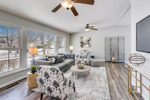 Tiny photo for 2002 N Eastwood Drive, Arlington Heights, IL 60004 (MLS # 12542896)