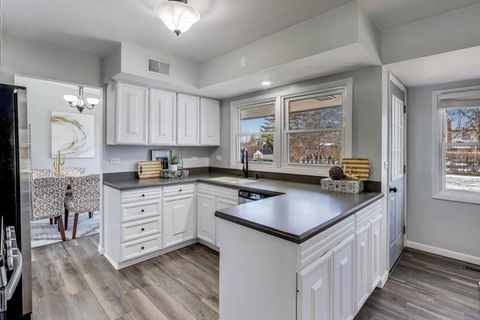 Tiny photo for 2002 N Eastwood Drive, Arlington Heights, IL 60004 (MLS # 12542896)