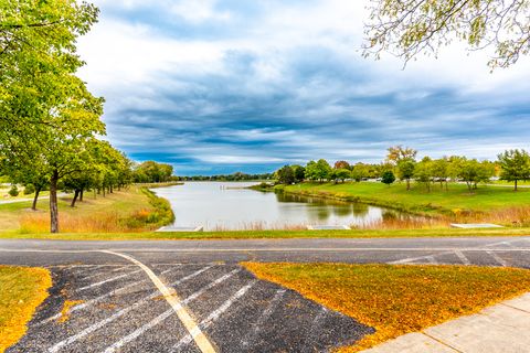 Tiny photo for 2002 N Eastwood Drive, Arlington Heights, IL 60004 (MLS # 12542896)