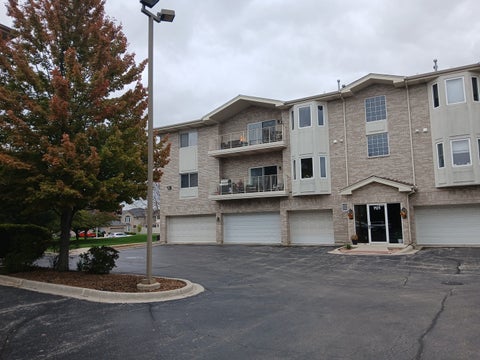Tiny photo for 701 5th Avenue N 5th Avenue #102, Addison, IL 60101 (MLS # 12779594)