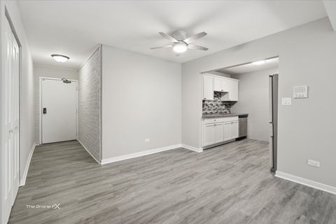 Tiny photo for 144 E Bailey Road #L, Naperville, IL 60565 (MLS # 12523820)