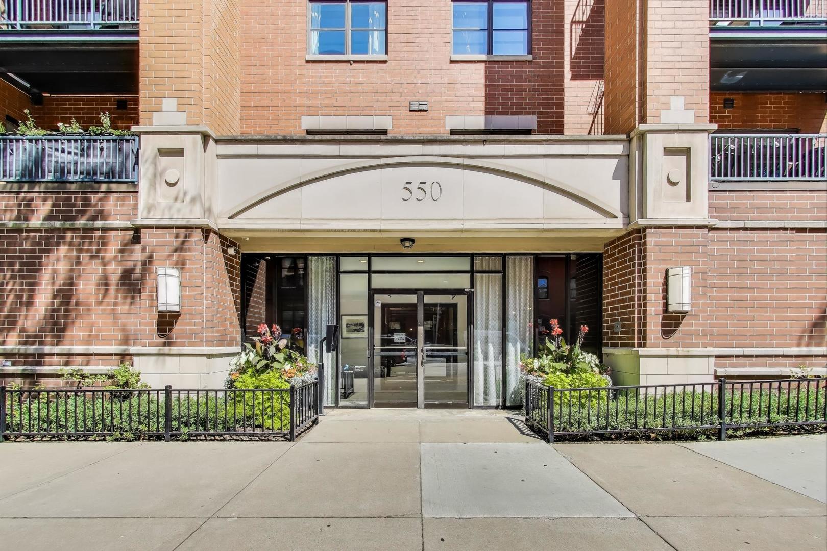 550 W Fulton Street 602