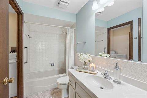 Tiny photo for 9500 N Washington Street #505, Niles, IL 60714 (MLS # 12543535)