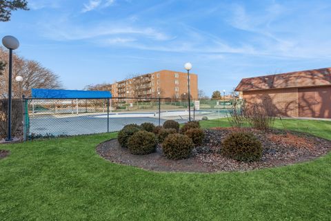 Tiny photo for 9500 N Washington Street #505, Niles, IL 60714 (MLS # 12543535)