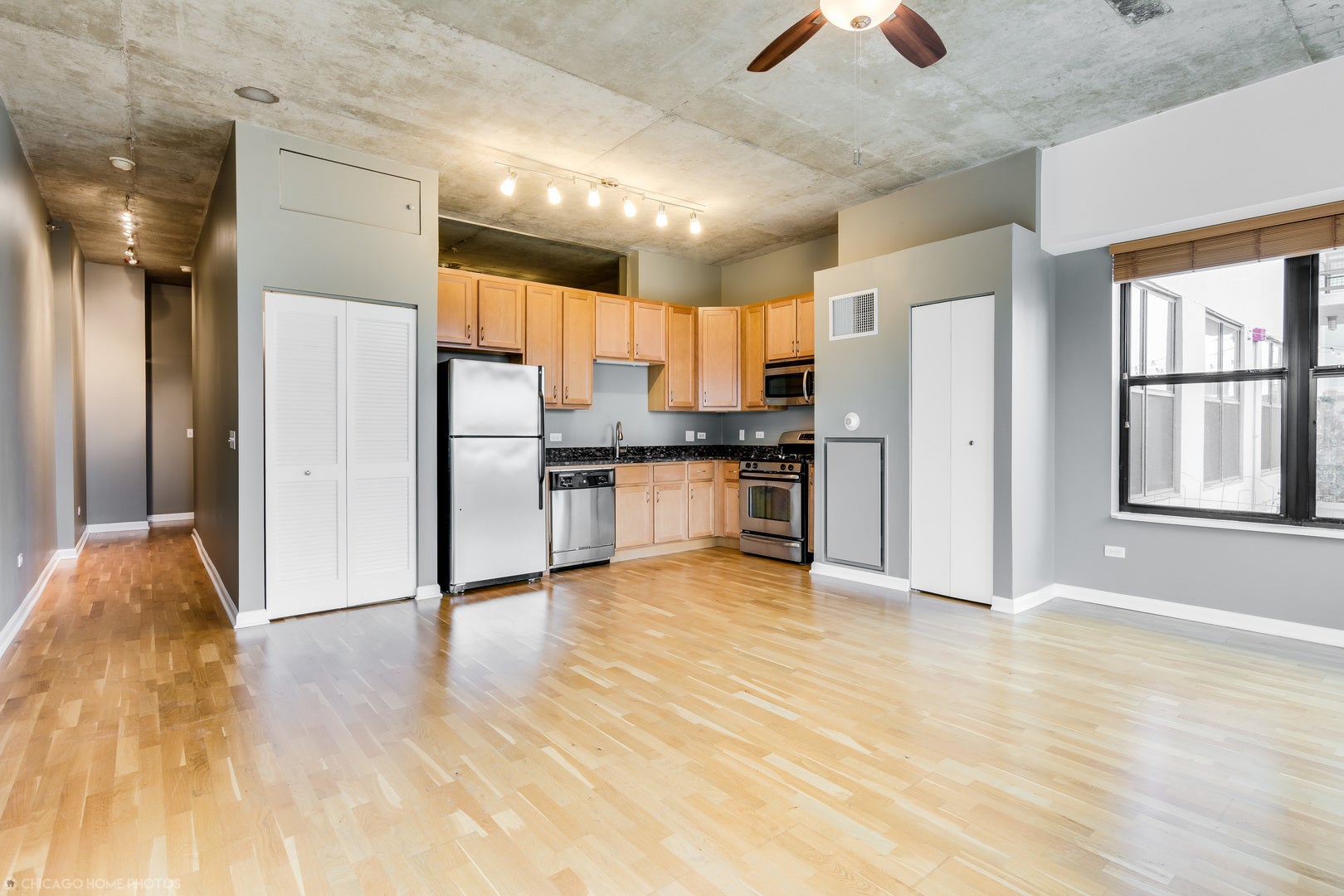 1122 W Catalpa Avenue 402