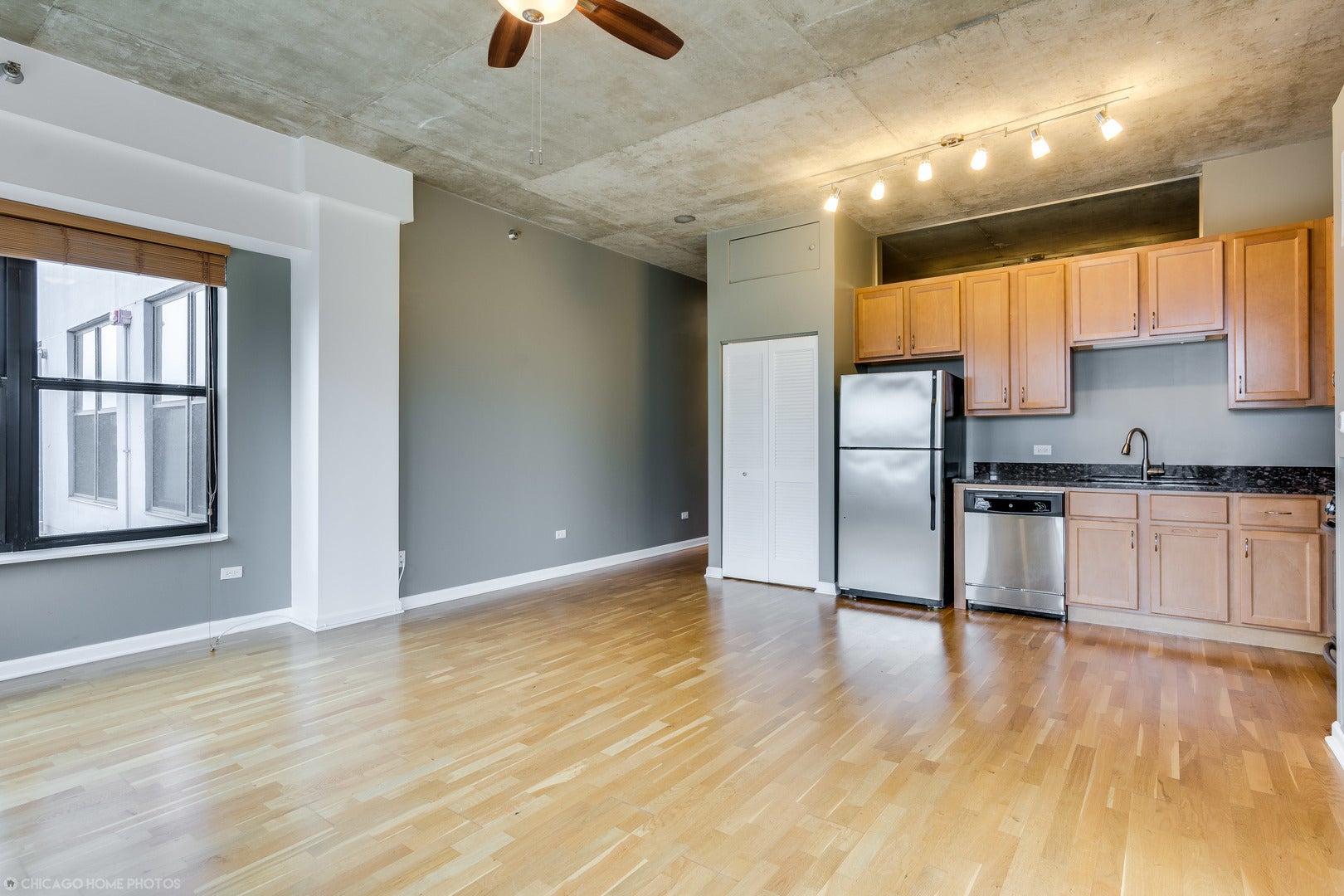 1122 W Catalpa Avenue 402