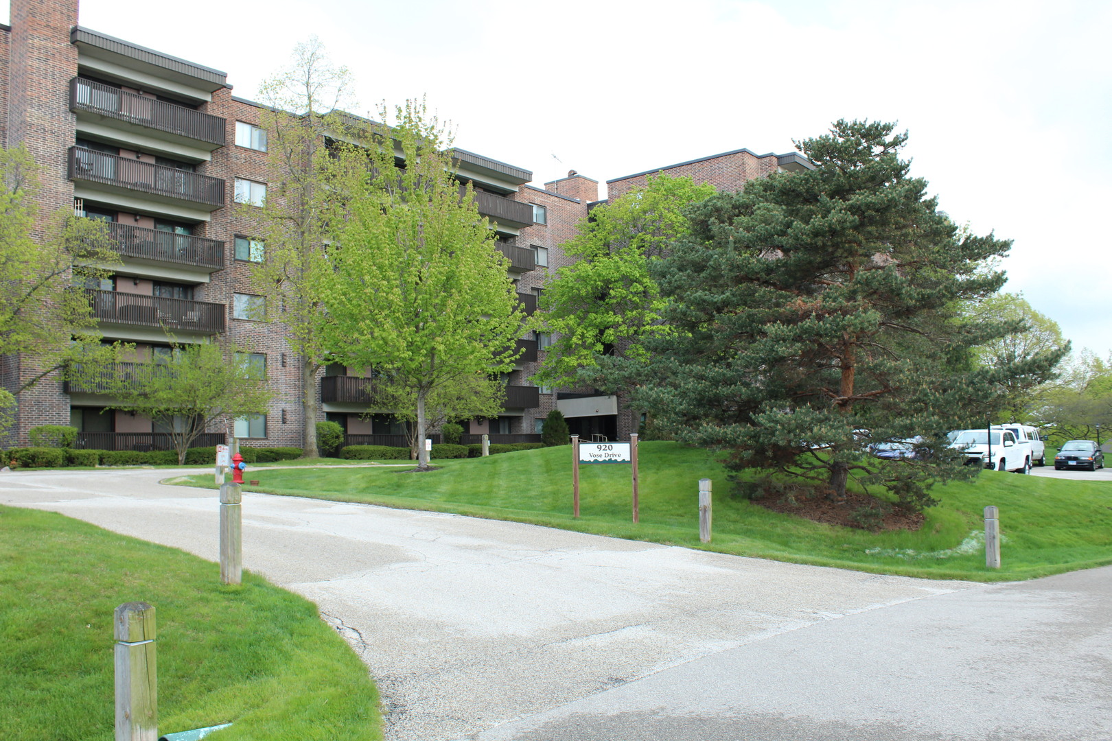 920 Vose Drive 402