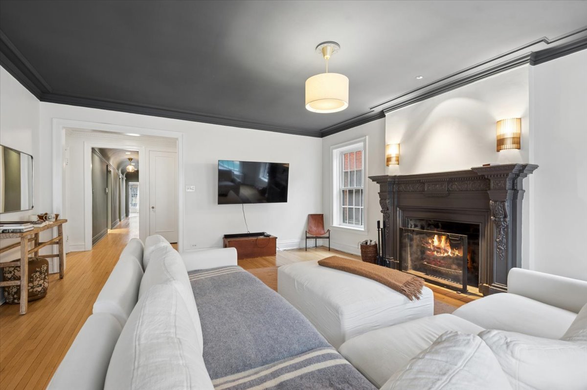 507 W Briar Place 2