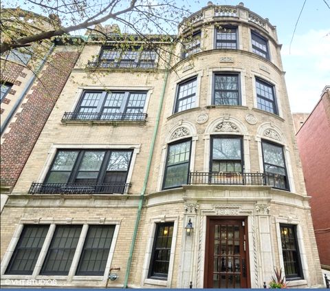 Photo of 507 W Briar Place #2, Chicago, IL 60657 (MLS # 12657306)