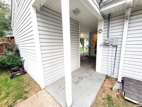 Tiny photo for 221 HICKORY Street, Flora, IL 62839 (MLS # EB460107)