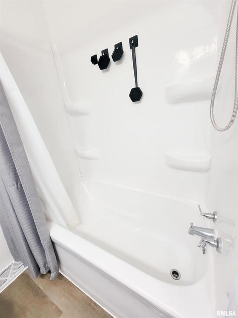 Tiny photo for 221 HICKORY Street, Flora, IL 62839 (MLS # EB460107)