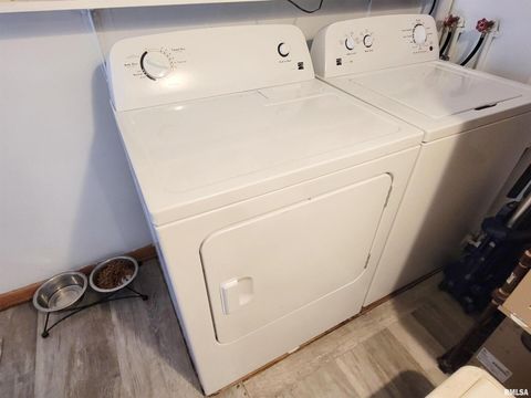 Tiny photo for 221 HICKORY Street, Flora, IL 62839 (MLS # EB460107)