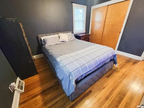 Tiny photo for 221 HICKORY Street, Flora, IL 62839 (MLS # EB460107)