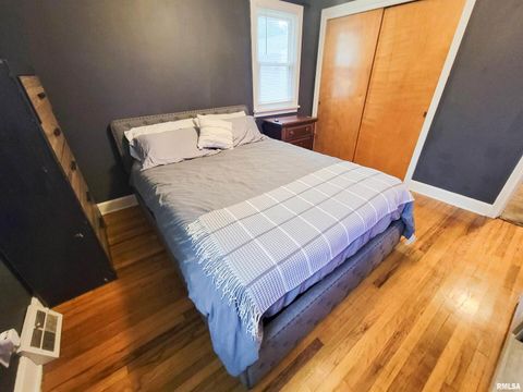 Tiny photo for 221 HICKORY Street, Flora, IL 62839 (MLS # EB460107)