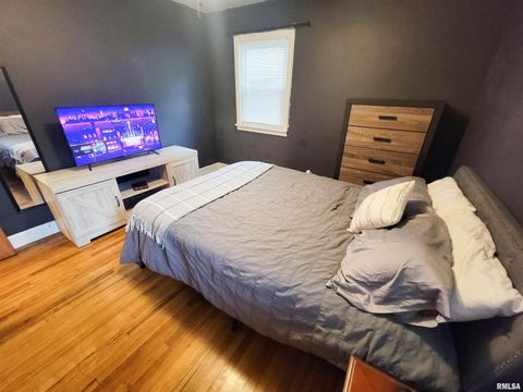 Tiny photo for 221 HICKORY Street, Flora, IL 62839 (MLS # EB460107)