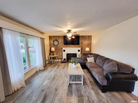 Tiny photo for 221 HICKORY Street, Flora, IL 62839 (MLS # EB460107)