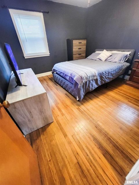 Tiny photo for 221 HICKORY Street, Flora, IL 62839 (MLS # EB460107)