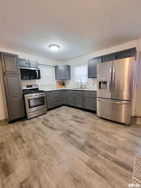 Tiny photo for 221 HICKORY Street, Flora, IL 62839 (MLS # EB460107)