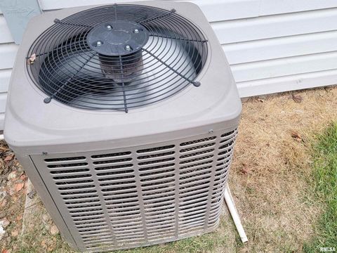 Tiny photo for 221 HICKORY Street, Flora, IL 62839 (MLS # EB460107)