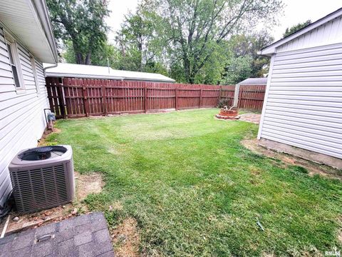 Tiny photo for 221 HICKORY Street, Flora, IL 62839 (MLS # EB460107)