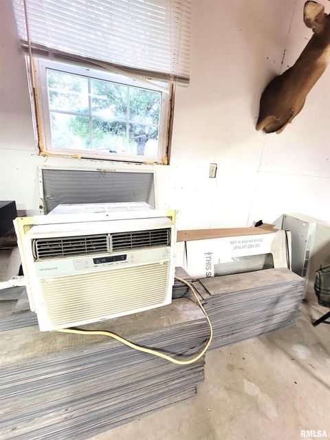 Tiny photo for 221 HICKORY Street, Flora, IL 62839 (MLS # EB460107)