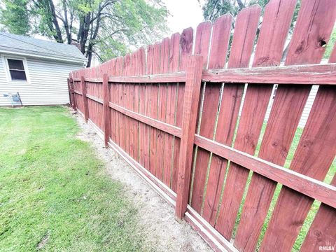 Tiny photo for 221 HICKORY Street, Flora, IL 62839 (MLS # EB460107)