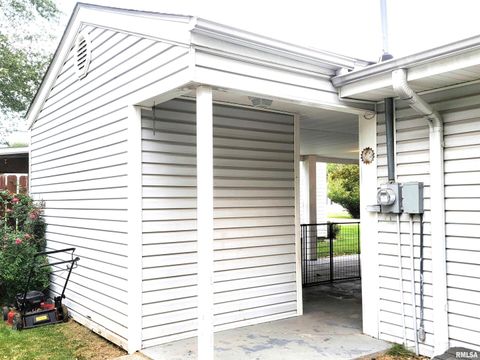 Tiny photo for 221 HICKORY Street, Flora, IL 62839 (MLS # EB460107)