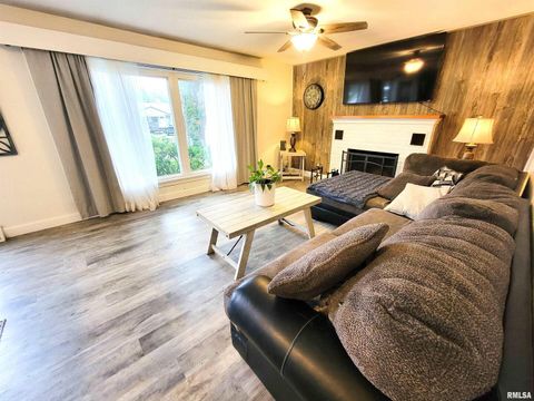 Tiny photo for 221 HICKORY Street, Flora, IL 62839 (MLS # EB460107)