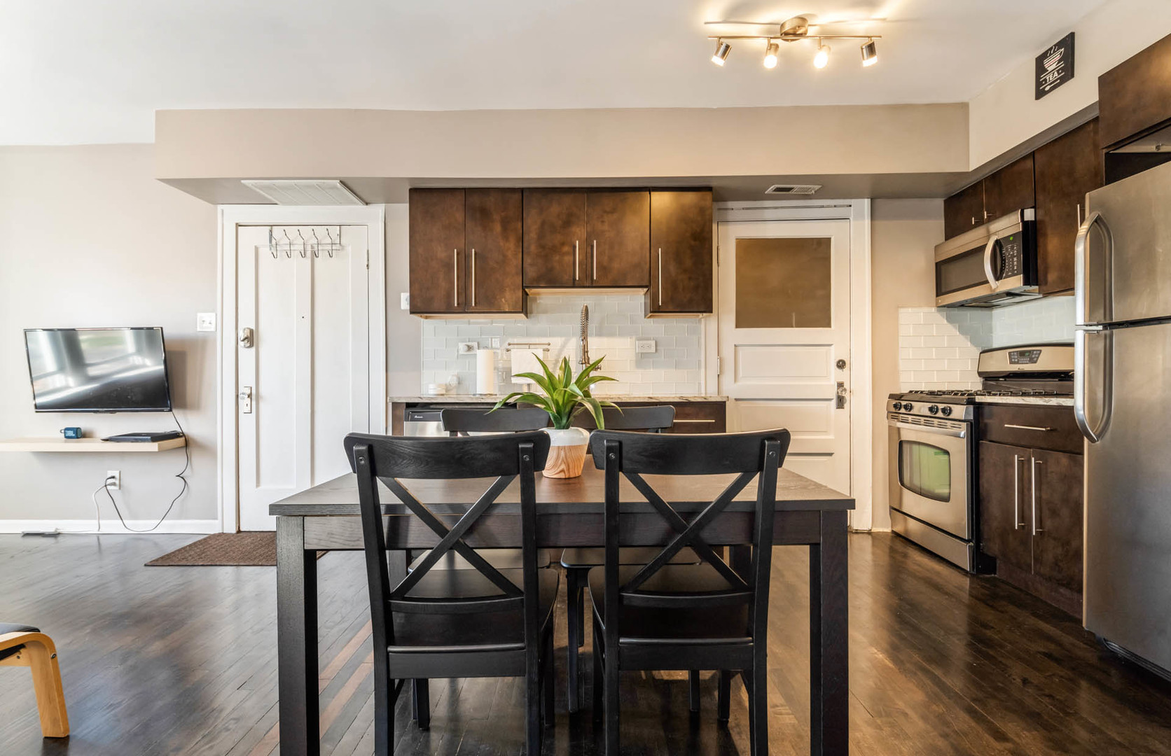 4136 W Palmer Street