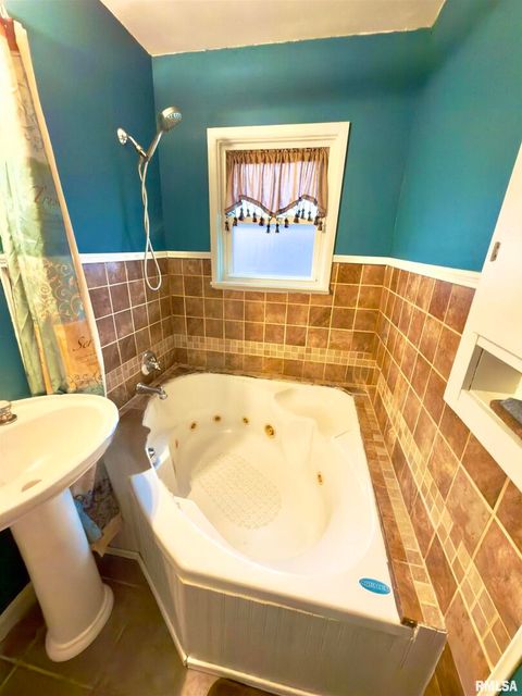 Tiny photo for 904 W ELM Street, Olney, IL 62450 (MLS # EB460634)