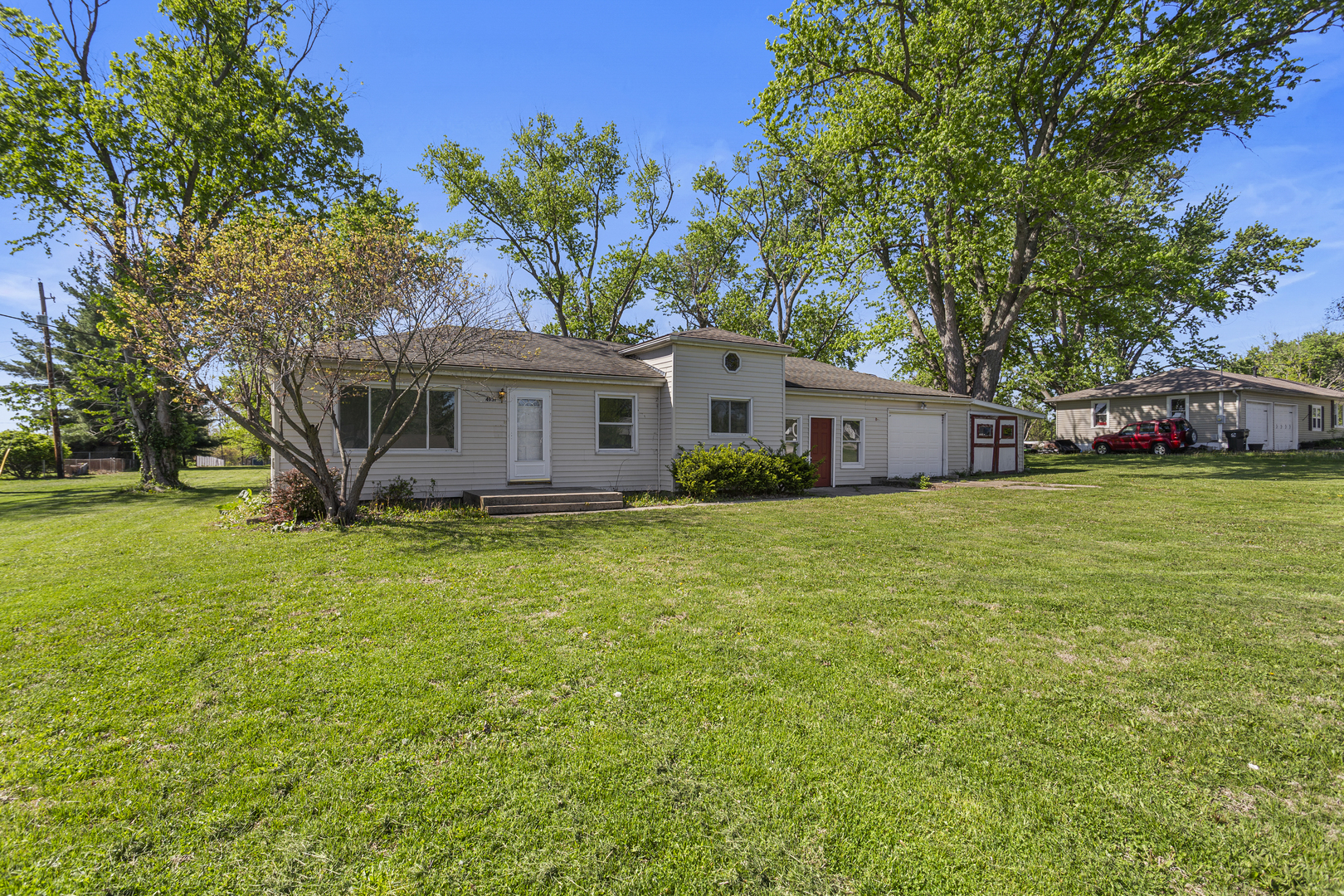 4931 E Glenwood Drive