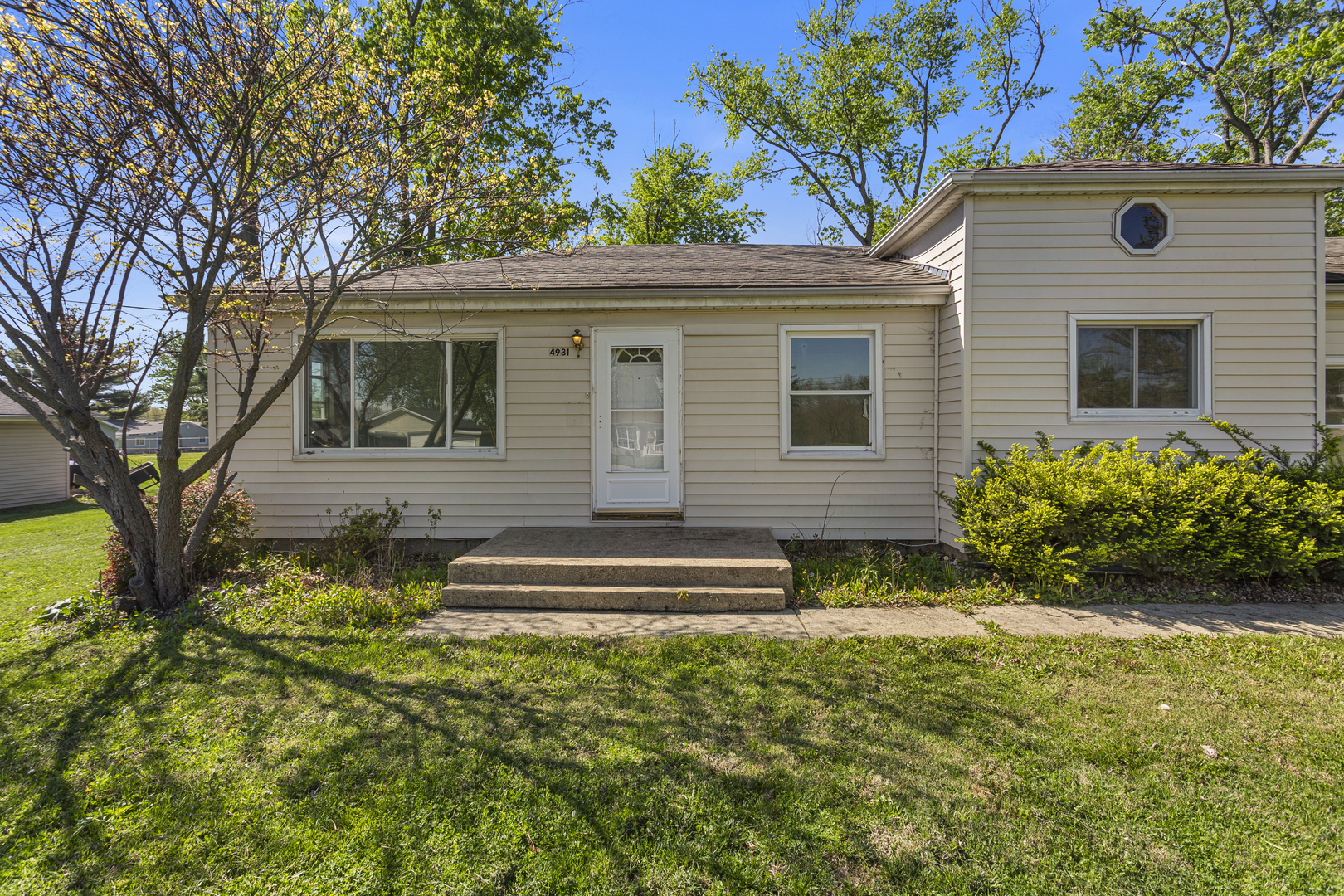 4931 E Glenwood Drive