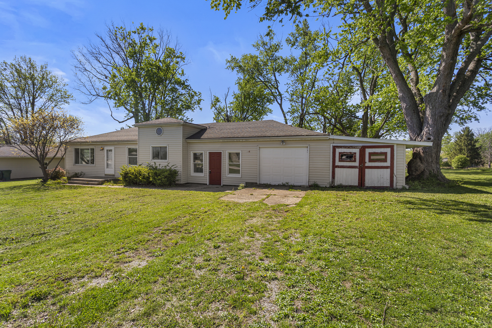 4931 E Glenwood Drive