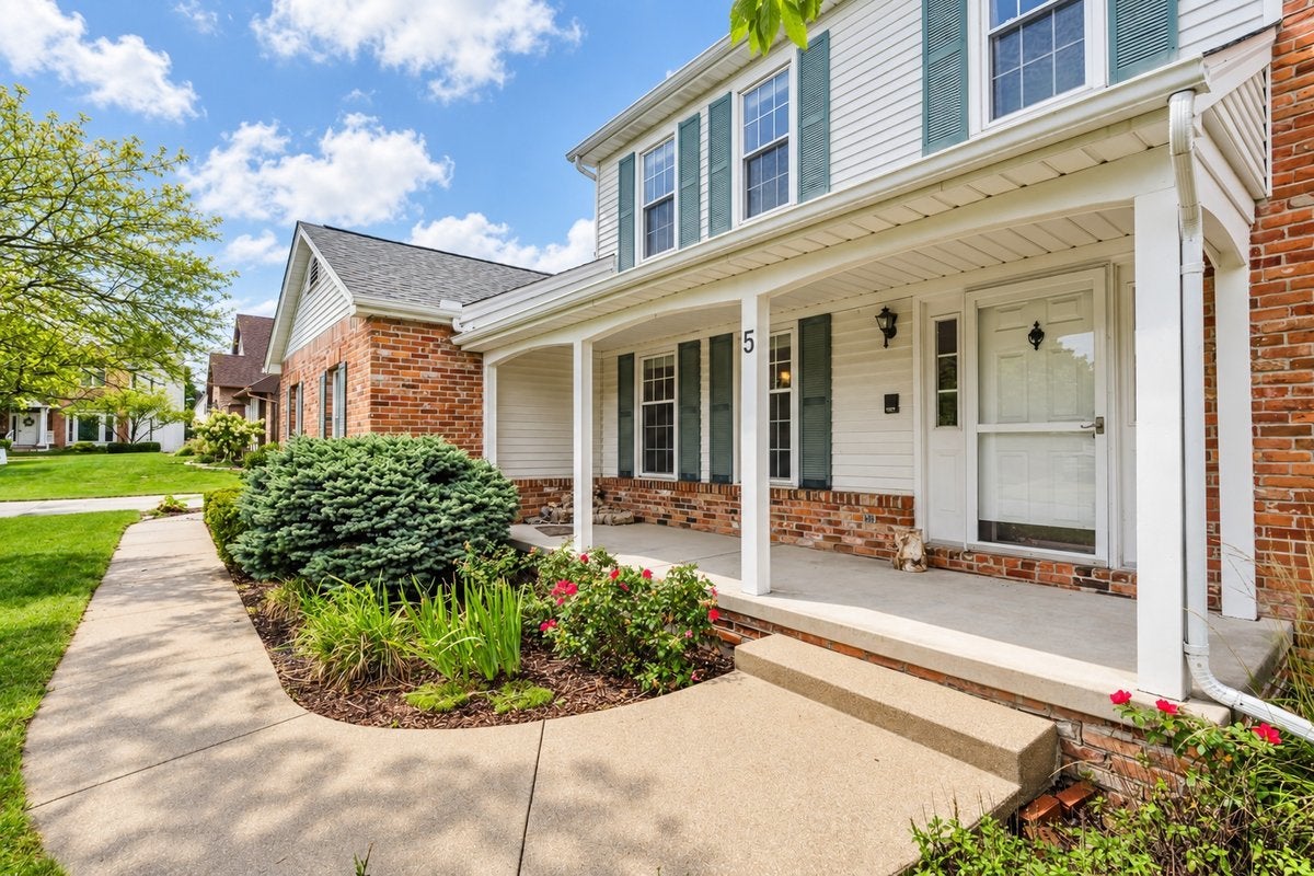 5 Cobblestone Court