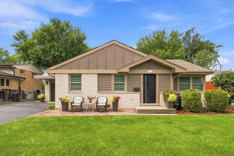 Tiny photo for 534 E PARK Avenue, Elmhurst, IL 60126 (MLS # 12732985)