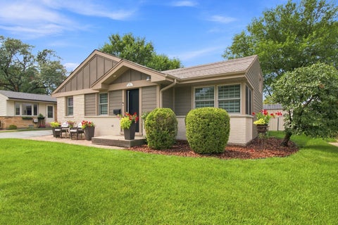 Tiny photo for 534 E PARK Avenue, Elmhurst, IL 60126 (MLS # 12732985)