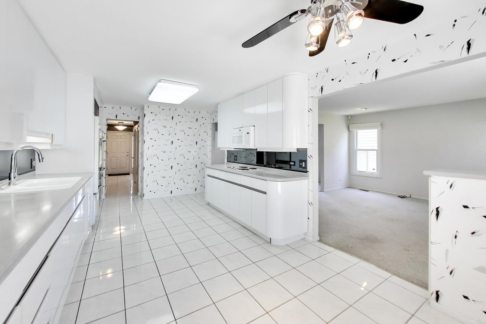 136 E Fox Hill Drive