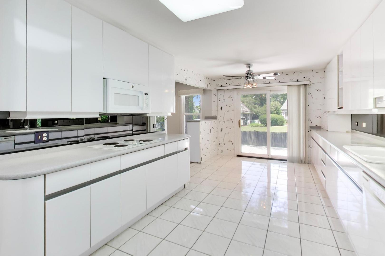 136 E Fox Hill Drive