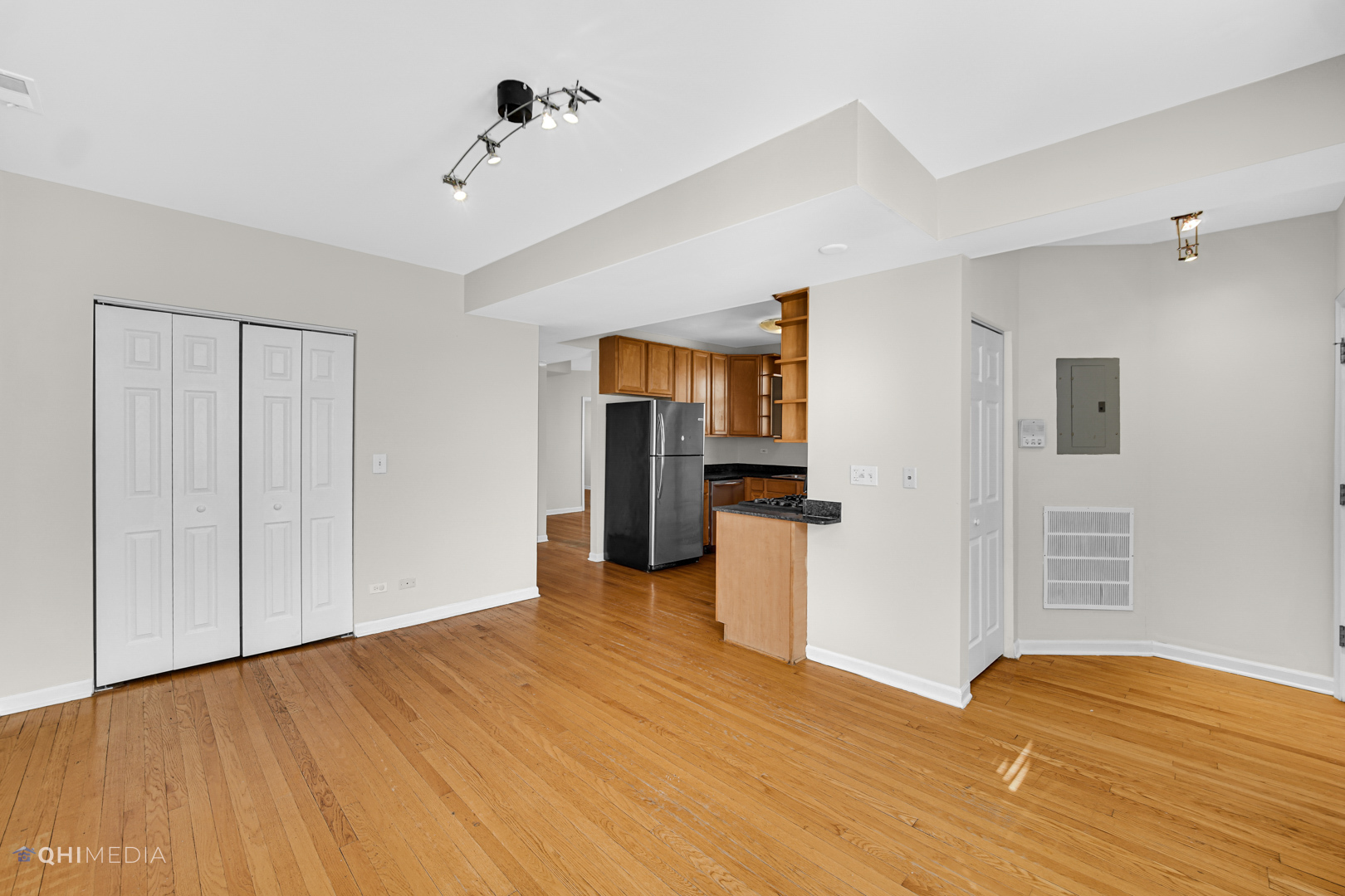 2316 W ROSEMONT Avenue 3