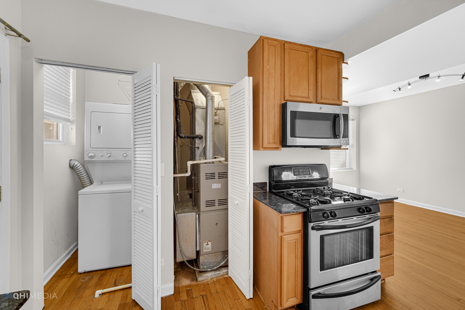 2316 W ROSEMONT Avenue 3