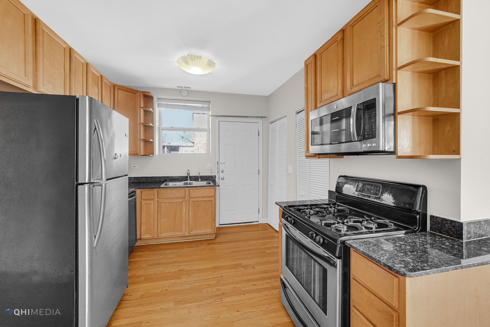 2316 W ROSEMONT Avenue 3