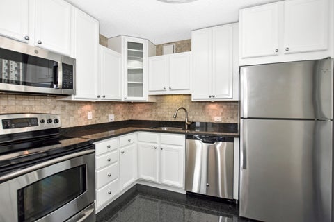 Tiny photo for 33 W DELAWARE Place #13A, Chicago, IL 60610 (MLS # 12721536)