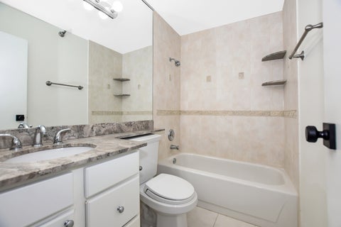 Tiny photo for 33 W DELAWARE Place #13A, Chicago, IL 60610 (MLS # 12721536)