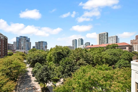 Tiny photo for 33 W DELAWARE Place #13A, Chicago, IL 60610 (MLS # 12721536)