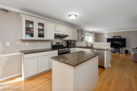 Tiny photo for 601 Kingsbrooke Crossing, Bolingbrook, IL 60440 (MLS # 12642296)